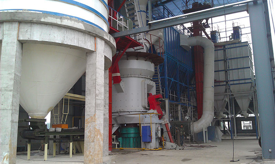 máquina vertical de Pulveriser do moinho de carvão do baixo consumo 120kw para a moedura do pó