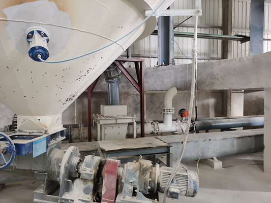 Bomba de jato pneumática para transporte contínuo de materiais em pó com alta eficiência e baixo consumo